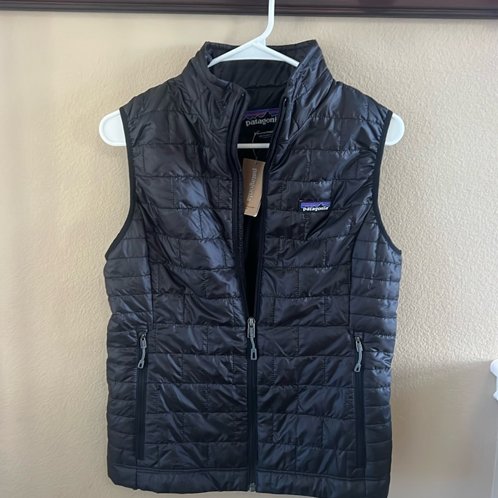 Brand new NEVER WORN Patagonia woman’s Nano Puff Vest